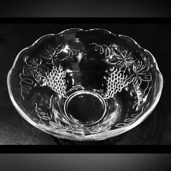 EVC 1960’s Anchor Hocking Grape Design Punch Bowl Set 10 cups 13 hooks 2 ladles - Picture 7 of 7